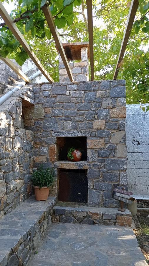 Villatzer - Traditional House With Fireplace And Garden Tzermiádon Exterior photo
